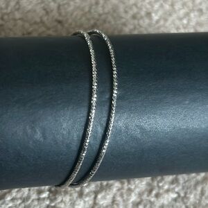 Women’s vintage‎ set of 2 dainty silver bangle bracelets one size